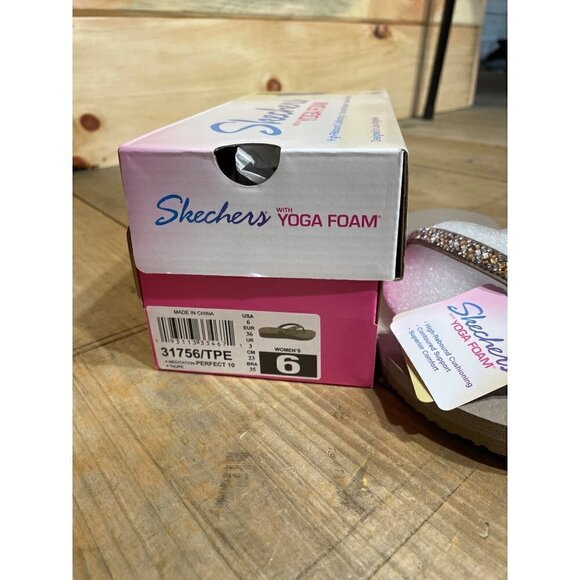 NEW! Women’s Skechers flip flops. Yoga foam. Size 6 - Picture 3 of 4